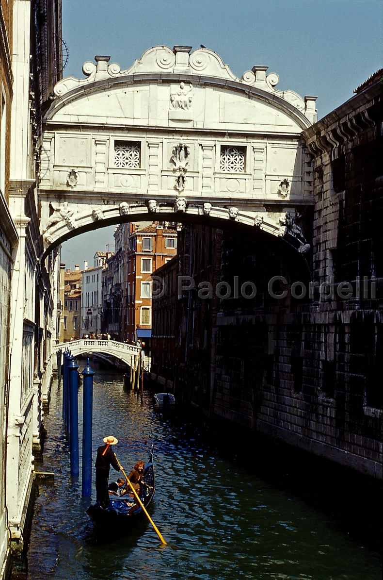 Bridge of Sighs, Venice, Veneto, Italy
 (cod:Venice 15)